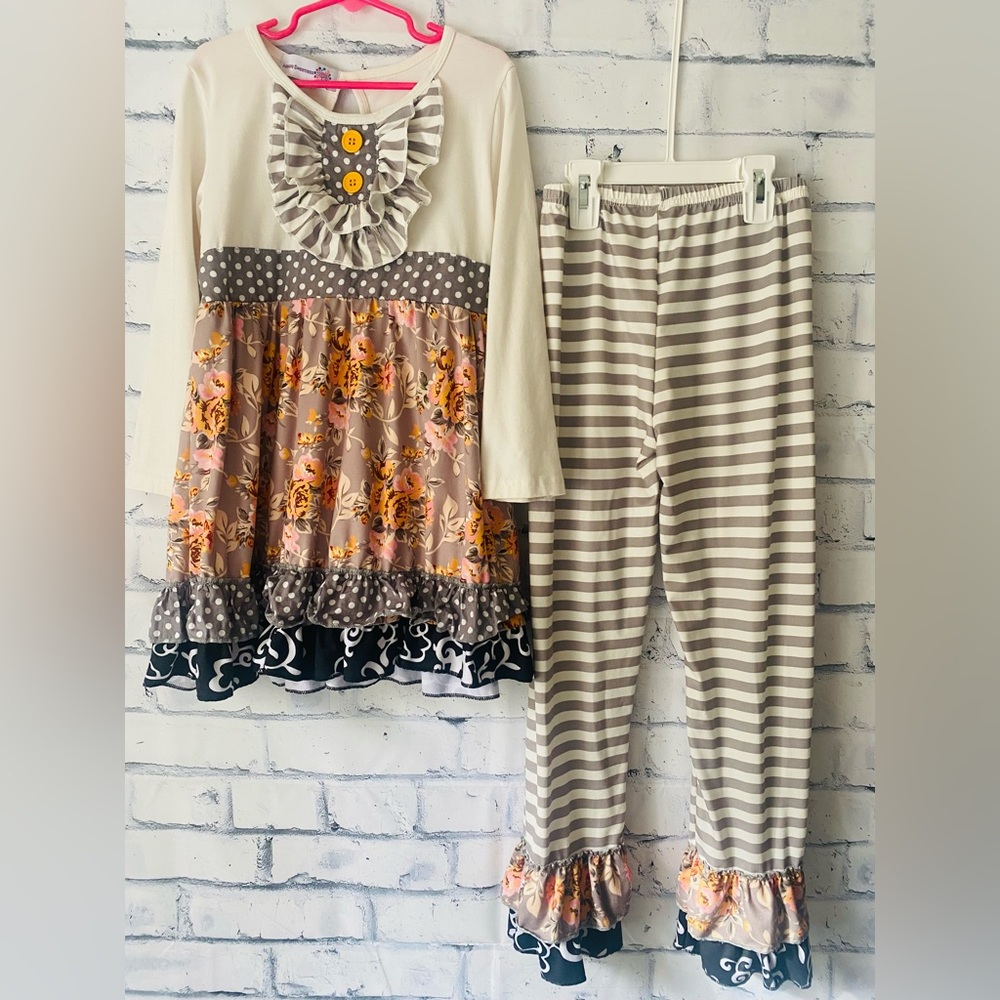 Adorable Sweetness 2 Piece Ruffle Set! Size 8!